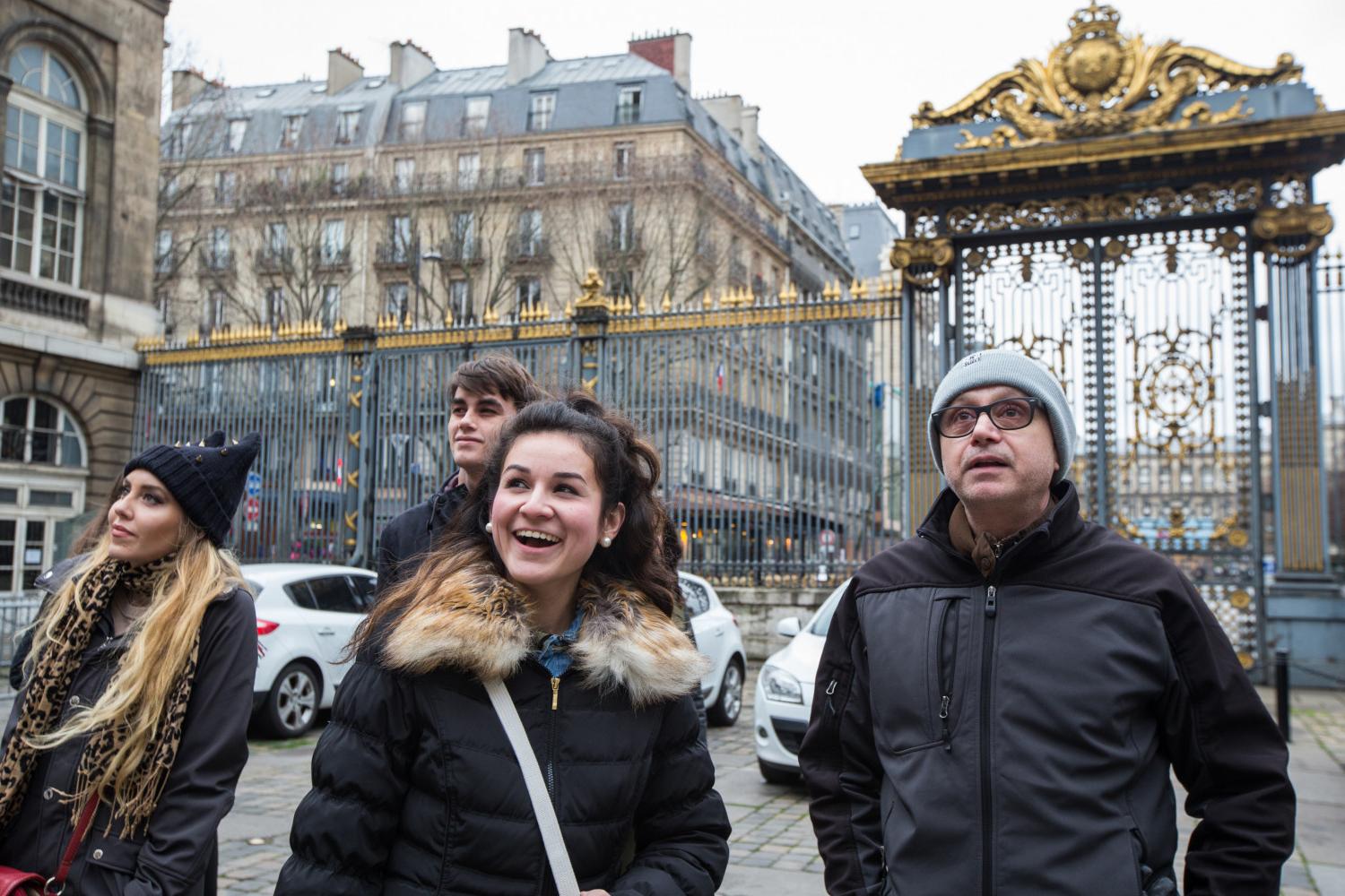 <a href='http://47.baligou.org'>全球十大赌钱排行app</a>学院法语教授Pascal Rollet带领学生们到巴黎游学.